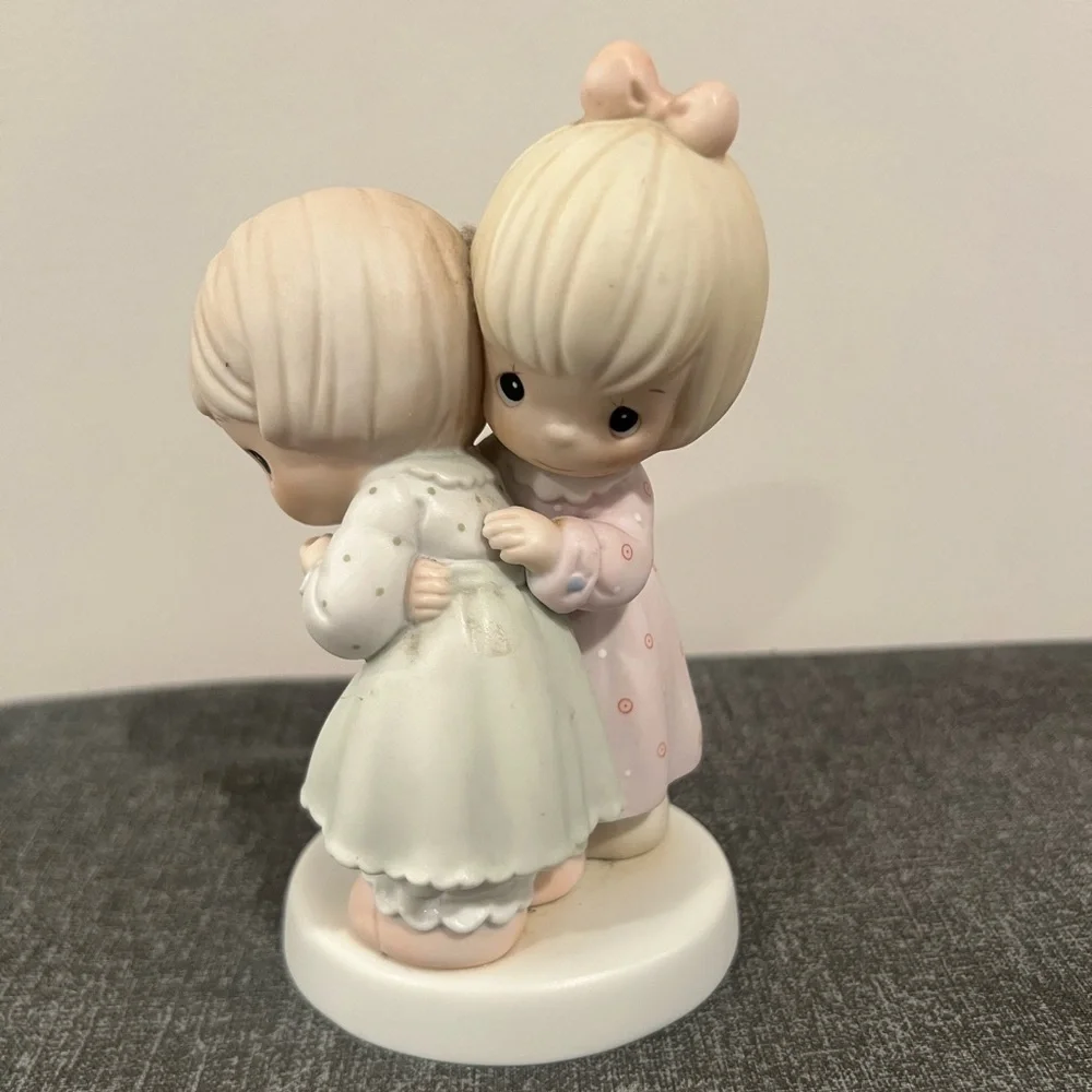 PRECIOUS MOMENTS Elegant Decor Figurine “that’s what friends are for”